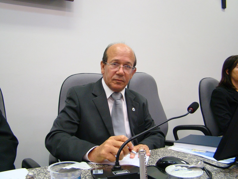 João Elias pede melhorias em iluminação de vias do Recanto Azul